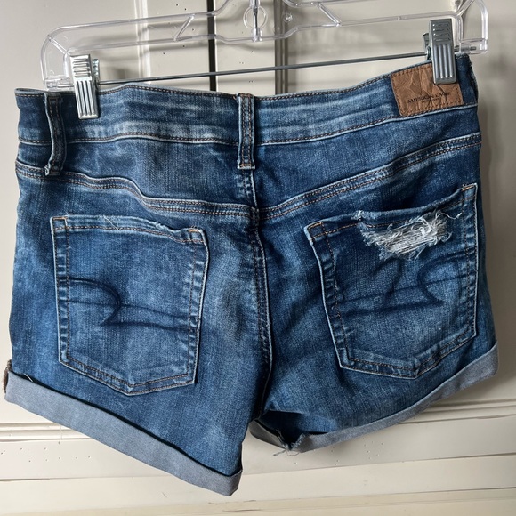 AMERICAN EAGLE distressed shorts in Size6 - Picture 3 of 3